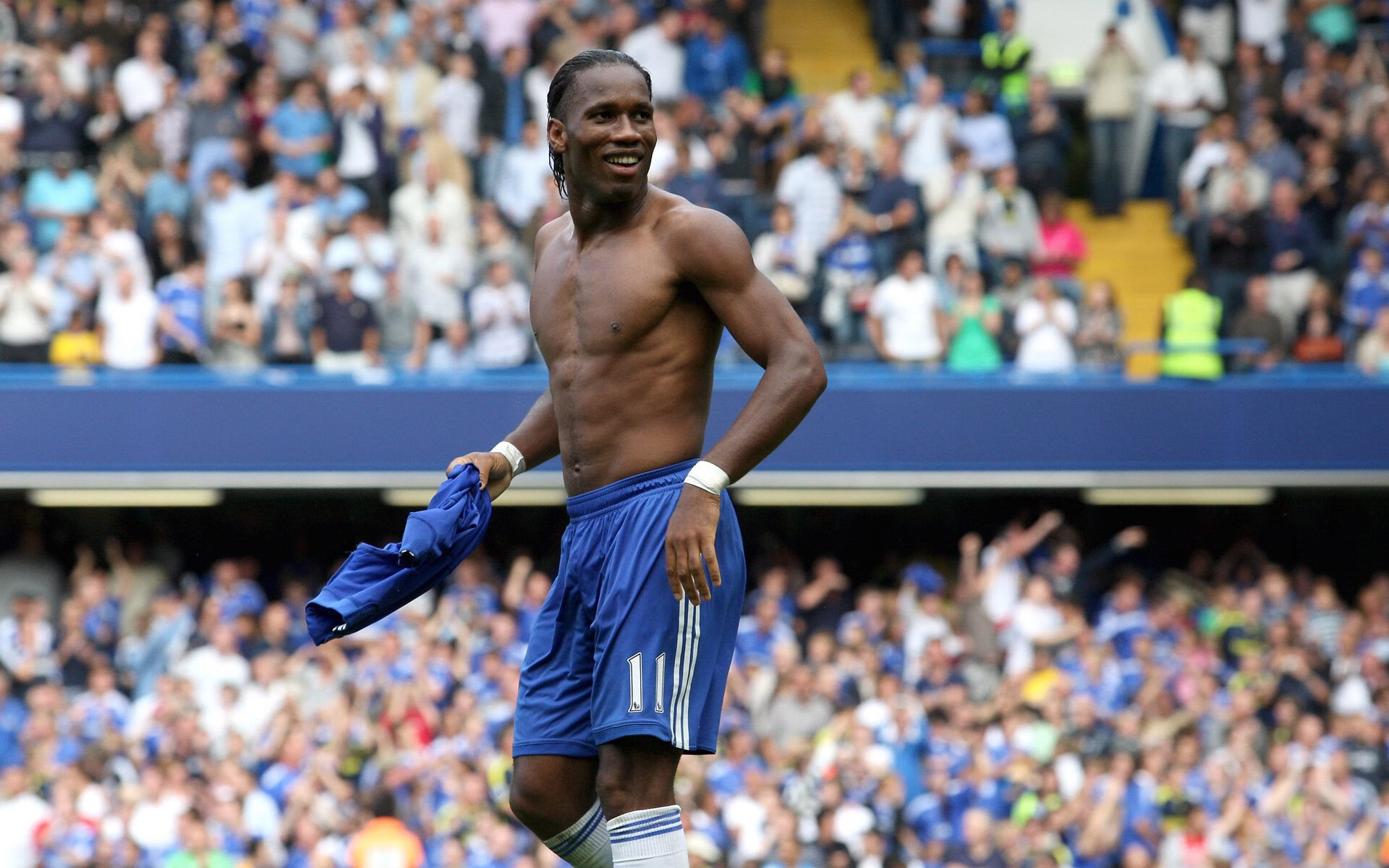 “英超焦点战:两豪门激烈对攻,场面精彩纷呈”,英超两大豪门